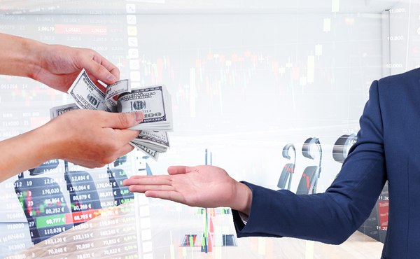 丰田(TM.US)本田(HMC.US)面临政策挑战：125亿美元汽车关税悬而未决，涨价决策风险重重